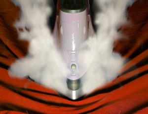 Tips menggunakan setrika uap